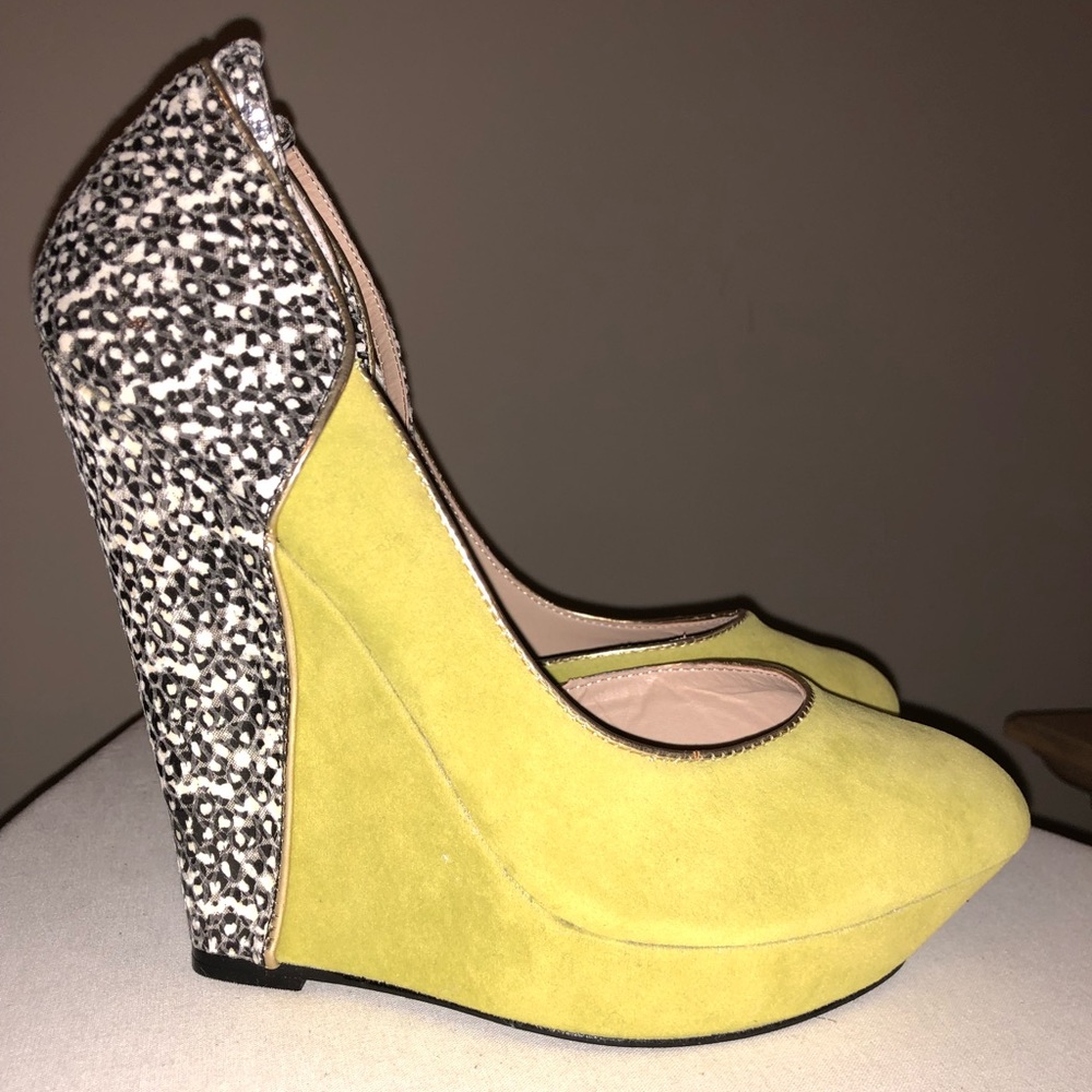 Never worn green/black/white unique wedges